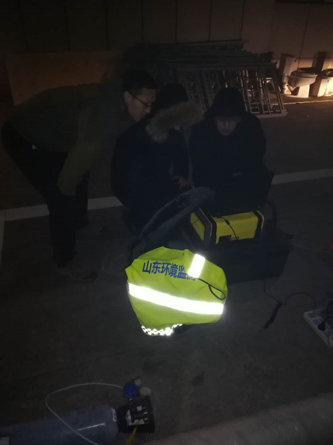 泄露現場攜帶PF-300開展應急監測